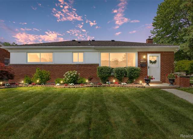Property at 35416 W Chicago St, Livonia, MI 48150, 3 beds, 2.5 baths