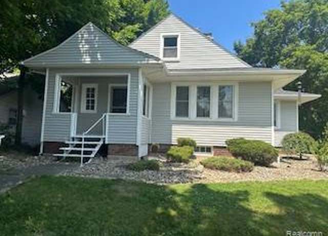 Property at 1536 W Genesee St, Lapeer, MI 48446, 4 beds, 1.5 baths