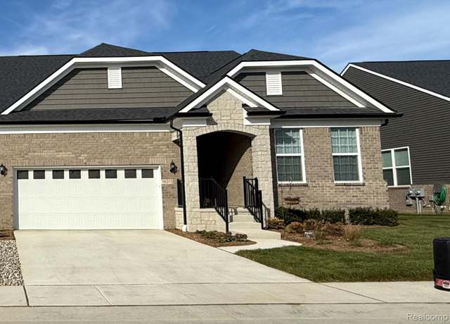 Property at 55733 Oak Pointe Dr, Shelby Charter Township, MI 48315, 4 beds, 3 baths