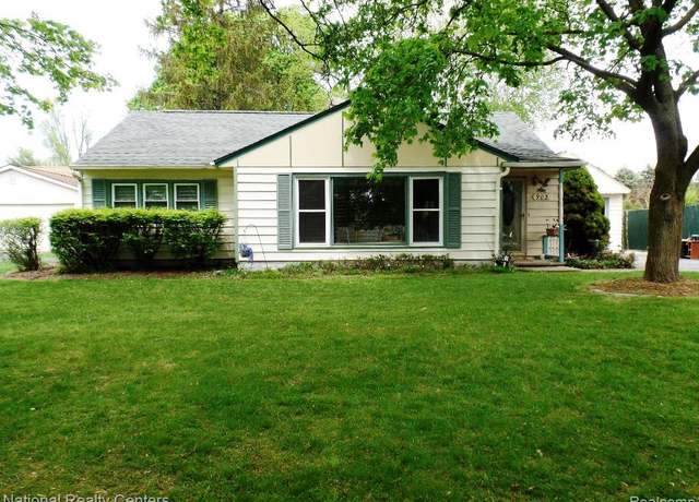 Property at 903 Burt St, Tecumseh, MI 49286, 3 beds, 1 bath