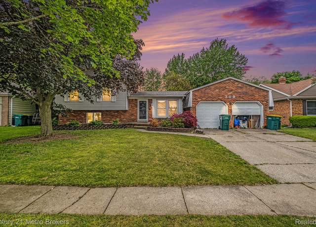 Property at 305 Oakwood Dr, Flushing, MI 48433, 4 beds, 2 baths