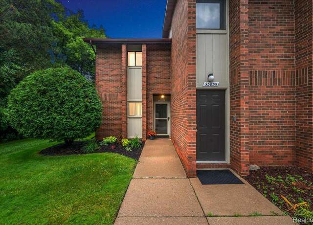 Property at 33847 Pondview Cir, Livonia, MI 48152, 2 beds, 2 baths