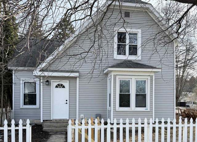 Property at 113 W Sixteenth St, Traverse City, MI 49684, 2 beds, 1 bath