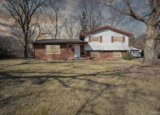 Property at 3742 Oak Dr, Ypsilanti, MI 48197, 3 beds, 1.5 baths
