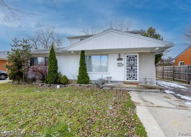 Property at 29249 Everett St, Southfield, MI 48076, 4 beds, 2.5 baths