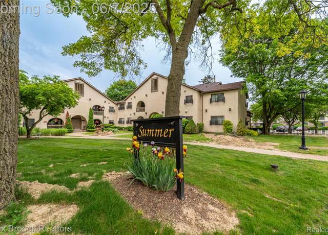 Property at 42160 Woodward Ave #37, Bloomfield Hills, MI 48304, 1 bed, 1.5 baths