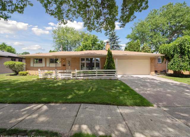 Property at 29620 Oakview St, Livonia, MI 48154, 3 beds, 2.5 baths