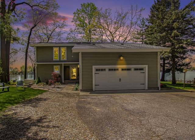 Property at 47463 Lakeview Dr, Lawrence, MI 49064, 4 beds, 3.5 baths