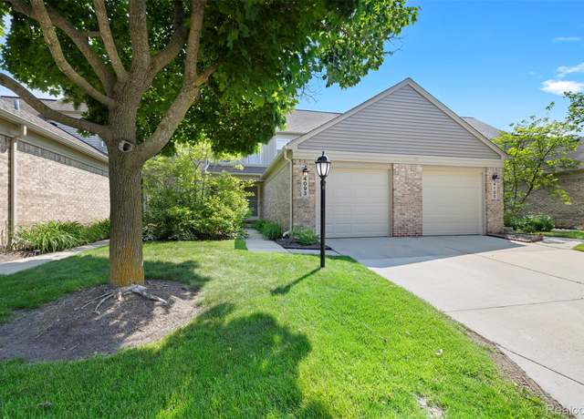 Property at 4093 Hunters Cir E, Canton, MI 48188, 2 beds, 1.5 baths