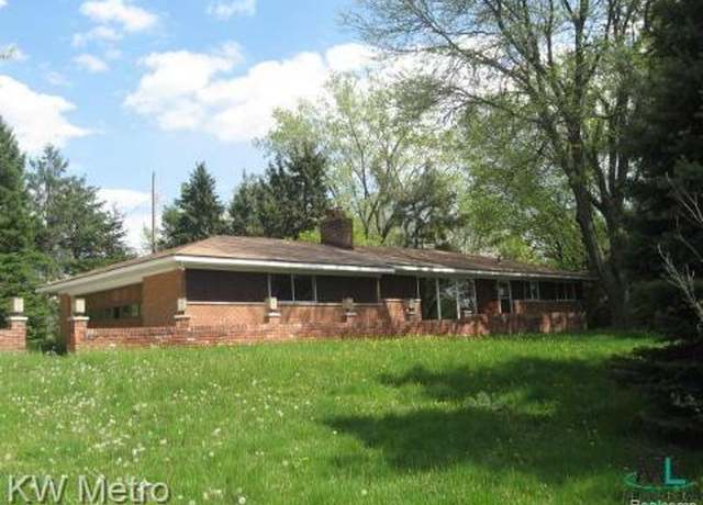 Property at 2665 Lahser Rd, Bloomfield Hills, MI 48304, 3 beds, 2 baths