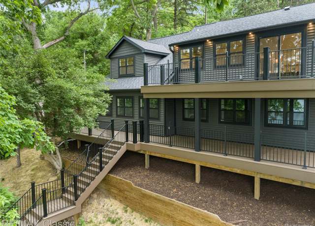 Property at 1420 Pettibone Lake Rd, Highland, MI 48356, 3 beds, 3.5 baths