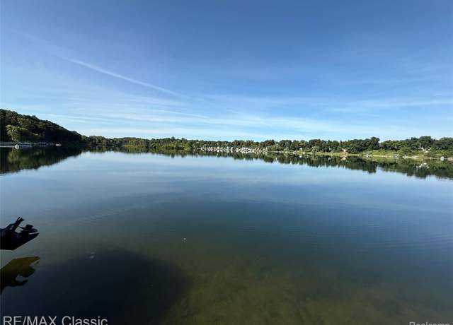 Property at 1420 Pettibone Lake Rd, Highland Charter Township, MI 48356, 3 beds, 3.5 baths