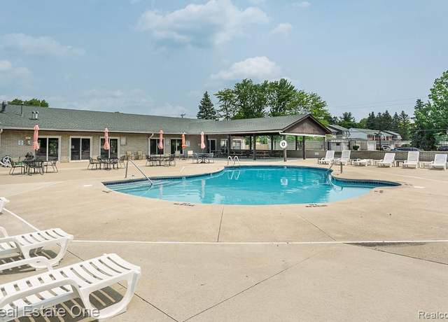 Property at 104 Manor Way Way #1, Rochester Hills, MI 48309, 3 beds, 2.5 baths