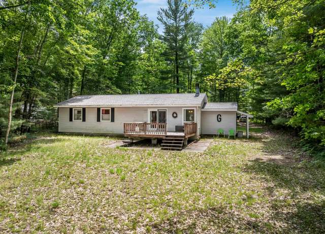 Property at 5780 Rennie Vw, Traverse City, MI 49696, 3 beds, 1.5 baths