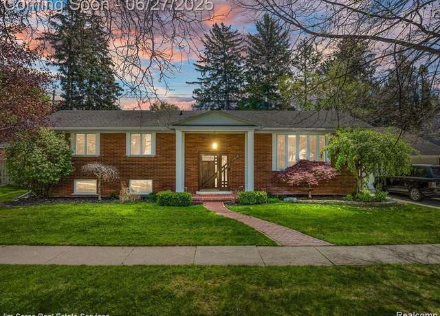 Property at 21838 Van K Dr, Grosse Pointe Woods, MI 48236, 5 beds, 2.5 baths