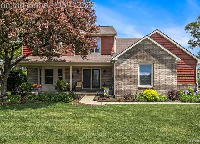 Property at 155 Woodridge Ct, Oxford, MI 48371, 4 beds, 2.5 baths