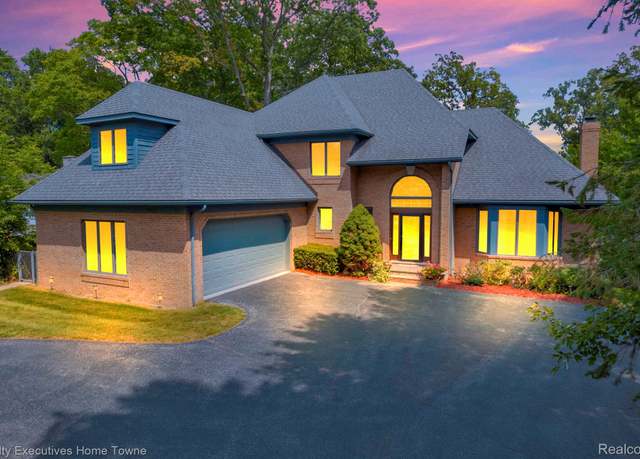 Property at 2620 Strawberry Ln, Port Huron Charter Township, MI 48060, 4 beds, 4 baths