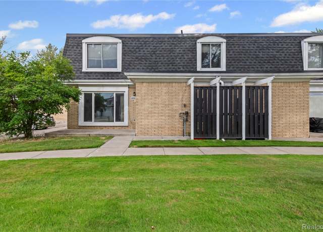 Property at 29792 City Center Dr, Warren, MI 48093, 2 beds, 1.5 baths