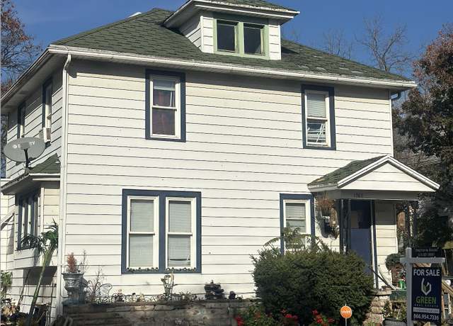 Property at 1707 E Stockbridge Ave, Kalamazoo, MI 49001, 3 beds, 2 baths