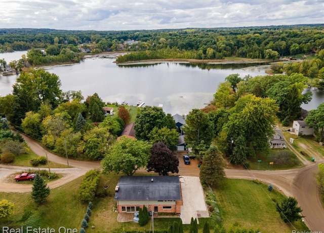 Property at 2728 Devonshire Rd, Leonard, MI 48367, 4 beds, 3 baths