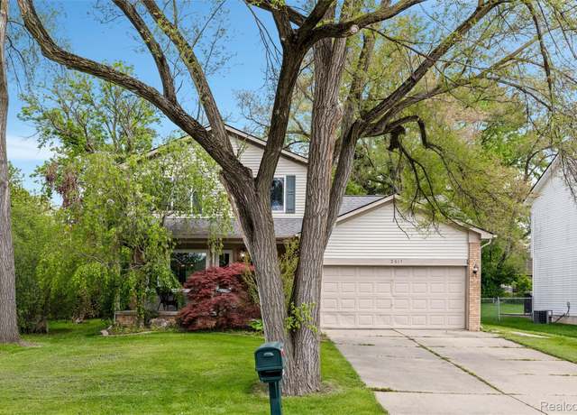 Property at 2517 Dearborn Ave, Rochester Hills, MI 48309, 3 beds, 2.5 baths