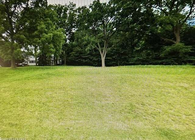 Property at 2780 Orchard Place Pl, Orchard Lake, MI 48324