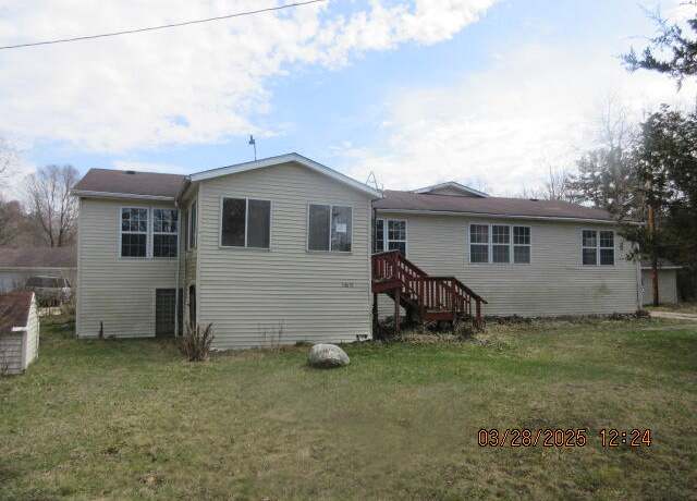 Property at 34637 76th St, Covert, MI 49043, 6 beds, 2 baths
