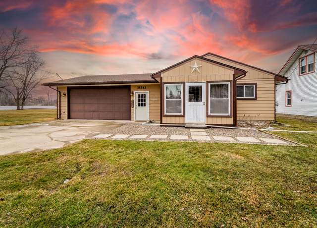 Property at 35342 Lake Dr, Rockwood, MI 48173, 3 beds, 1 bath