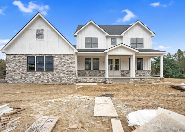 Property at 11152 Spruce Point Dr, Brighton, MI 48114, 4 beds, 3.5 baths