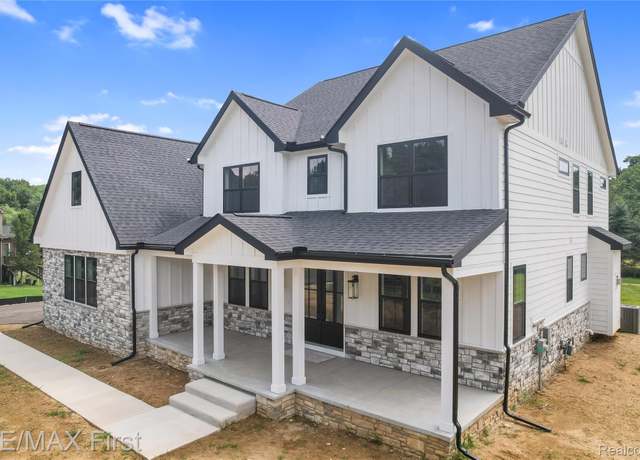 Property at 11152 Spruce Point Dr, Brighton Township, MI 48114, 4 beds, 3.5 baths