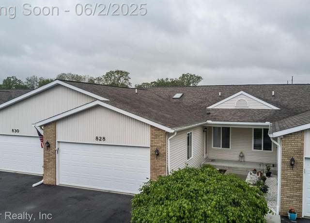 Property at 828 Crystal Ln, Marysville, MI 48040, 2 beds, 2 baths