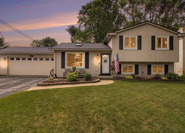 Property at 1875 Lakesview Dr, Oxford, MI 48371, 3 beds, 2 baths