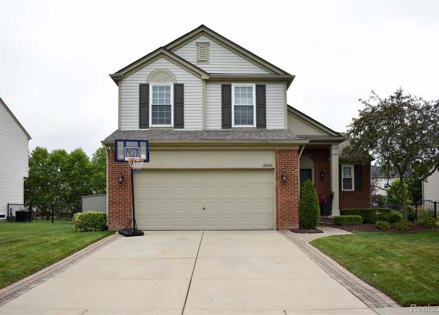 Property at 18006 Wingate Dr, Macomb, MI 48042, 3 beds, 2.5 baths