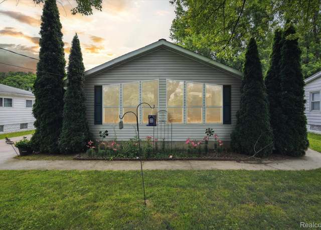 Property at 3410 Eastdale Dr, Flint, MI 48506, 3 beds, 2 baths