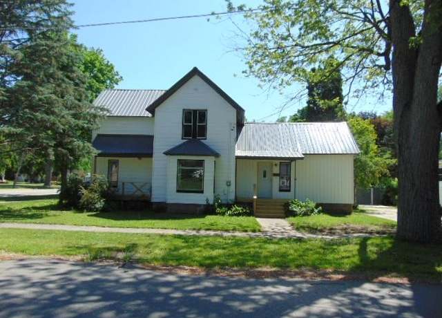 Property at 105 S Gwinner St, Ithaca, MI 48847, 3 beds, 2 baths