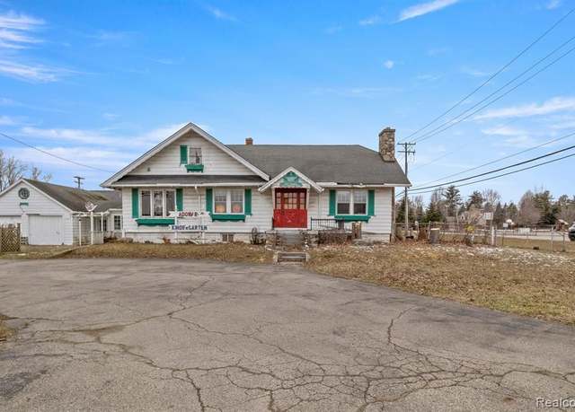 Property at 6995 Livernois Rd, Troy, MI 48098, 3 beds, 2 baths