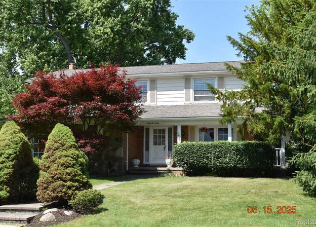 Property at 6560 Perham Dr, West Bloomfield, MI 48322, 4 beds, 3 baths