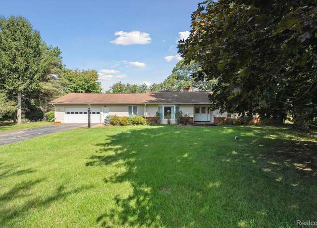 Property at 4140 Indian Camp Trl, Howell, MI 48855, 3 beds, 2.5 baths