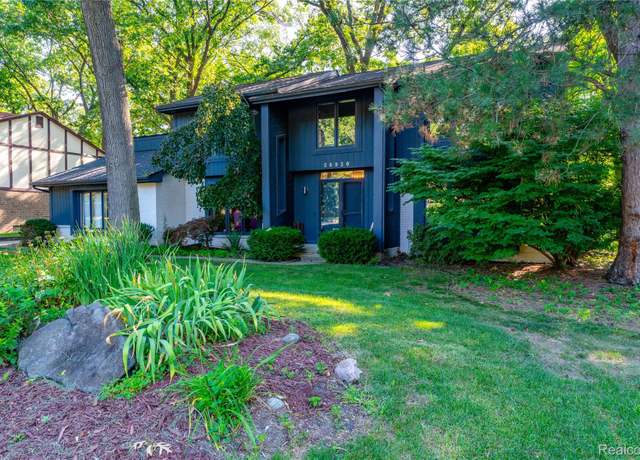 Property at 28920 Appleblossom Ln, Farmington, MI 48331, 4 beds, 3 baths