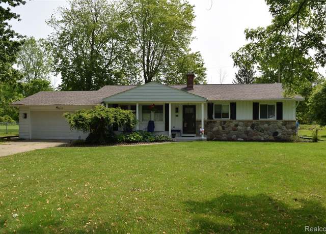 Property at 6009 Lancaster Dr, Flint, MI 48532, 3 beds, 1.5 baths