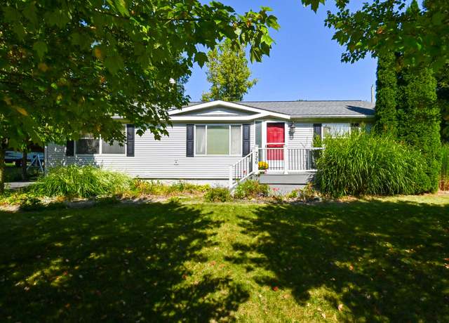 Property at 726 Amberwood St, Auburn Hills, MI 48326, 3 beds, 3 baths