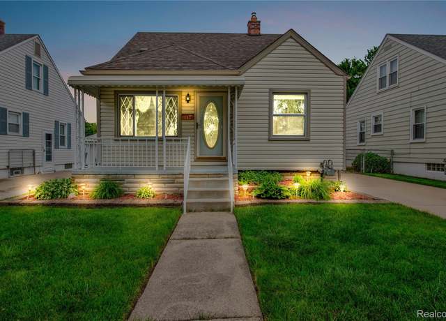 Property at 157 Cleveland St, Trenton, MI 48183, 3 beds, 1 bath