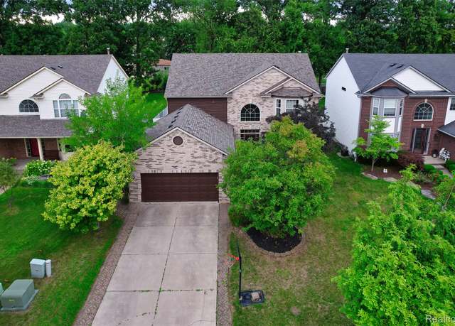Property at 1387 Hartland Dr, Troy, MI 48083, 4 beds, 2.5 baths