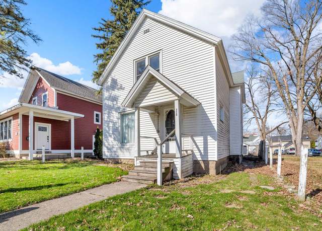 Property at 426 S Warren Ave, Big Rapids, MI 49307, 4 beds, 2 baths