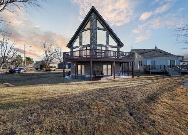 Property at 6730 Lakeshore Dr, Newport, MI 48166, 3 beds, 2.5 baths