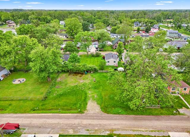 Property at 35280 Marcus Dr, Rockwood, MI 48173