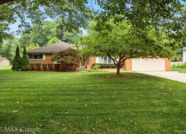 Property at 415 Booth Rd, Troy, MI 48085, 3 beds, 2 baths