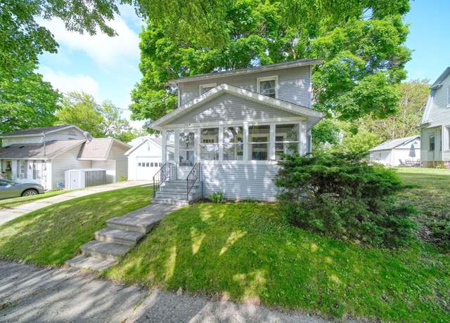 Property at 704 Lincoln St, Jackson, MI 49202, 3 beds, 1 bath