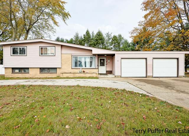 Property at 862 Seminole Rd, Norton Shores, MI 49441, 3 beds, 1.5 baths