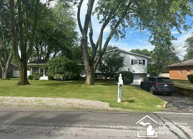 Property at 5024 Kay Dr, Monroe, MI 48161, 4 beds, 1.5 baths